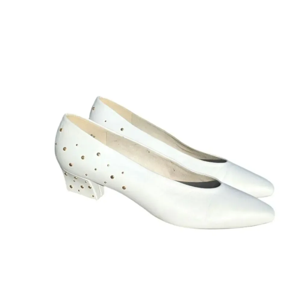 Vintage white Stuart Weitzman kitten heels sz 8W
